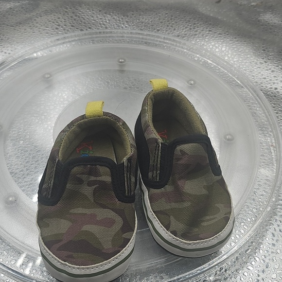Kidgets Other - H Kidgets Shoes Camoflage Size 2​